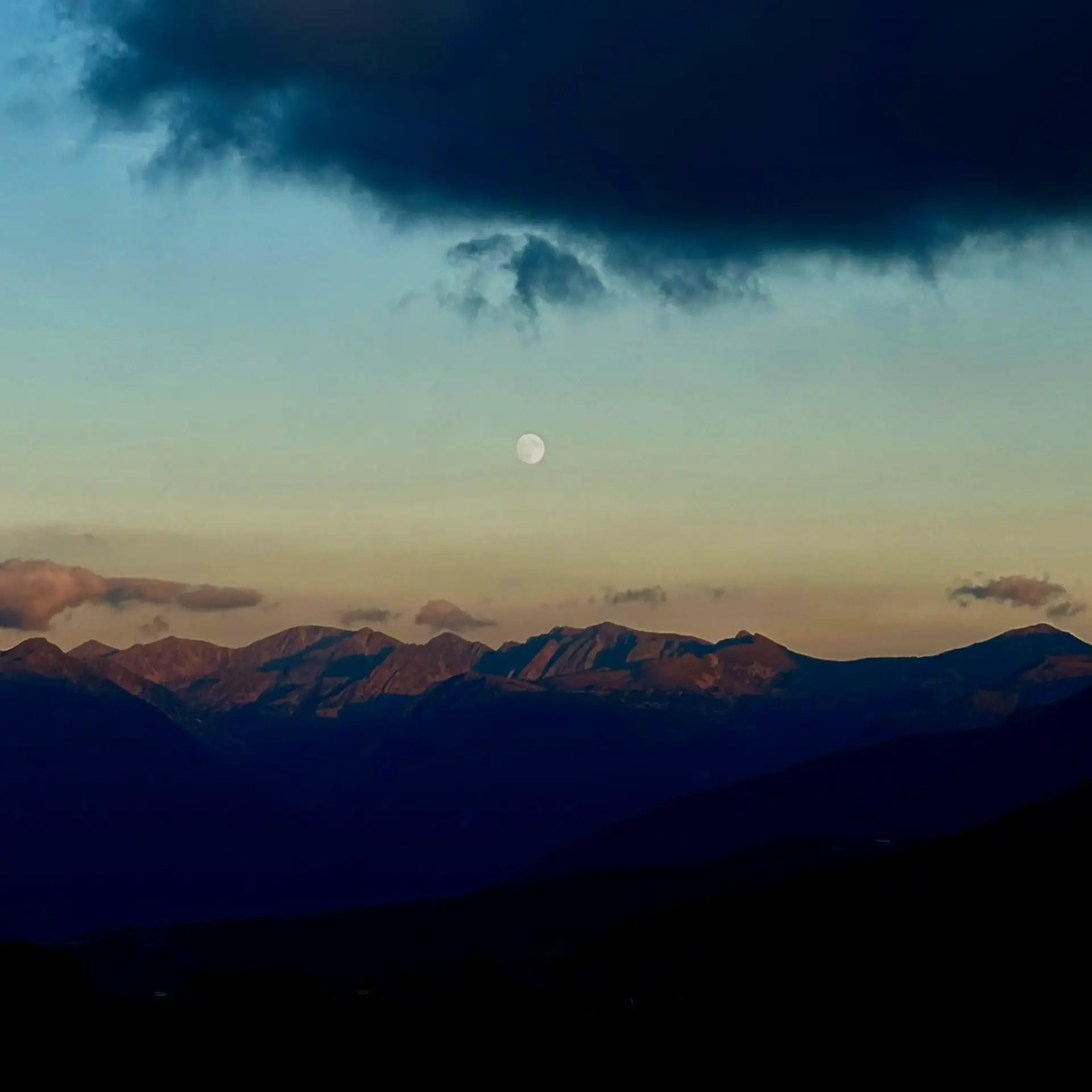 Yoga and meditation retreats in the Pyrenean mountains with Nima